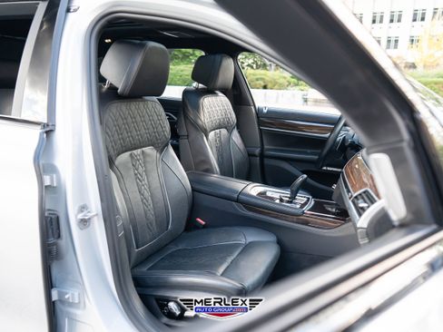Used 2018 BMW 750i xDrive image 17