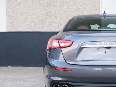 Used 2018 Maserati Ghibli Sedan 4D image 17