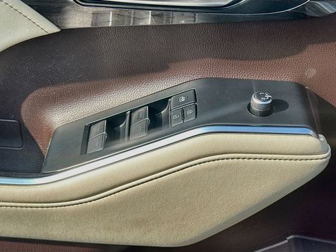 Used 2020 Toyota Highlander Limited FWD image 18