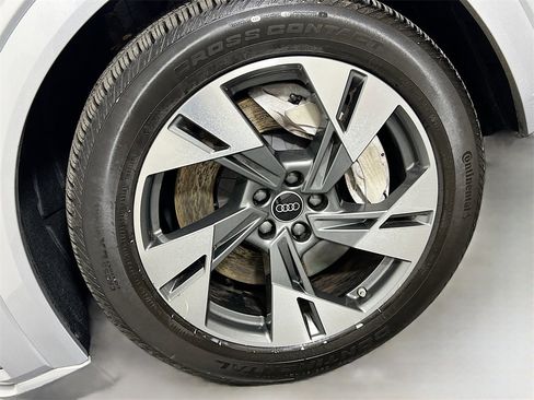 Certified 2022 Audi e-tron Premium w/ Convenience Plus Package image 30