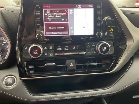 Used 2022 Toyota Highlander XLE image 20