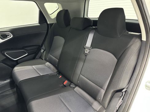 Used 2023 Kia Soul LX w/ LX Technology Package FWD image 25
