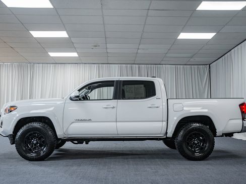 Used 2020 Toyota Tacoma SR5 image 5