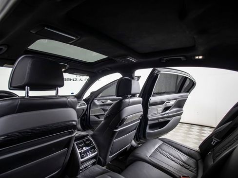 Used 2022 BMW 750i xDrive w/ Luxury Rear Seating Package image 26