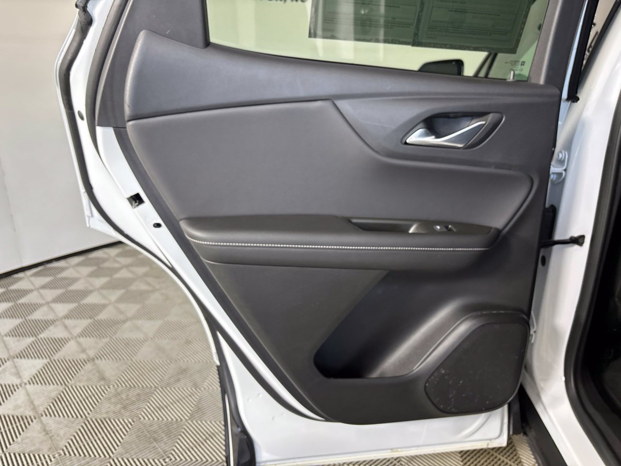 Used 2025 Chevrolet Blazer LT FWD image 21