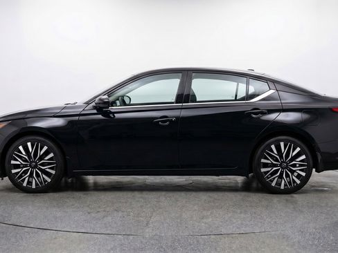 Used 2025 Nissan Altima 2.5 SV image 5