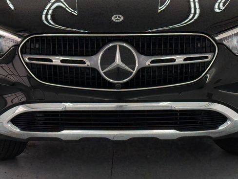 Used 2025 Mercedes-Benz GLC 350e 4MATIC image 24