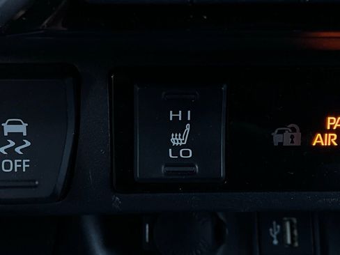 Used 2025 Toyota RAV4 XLE w/ Weather Package image 28