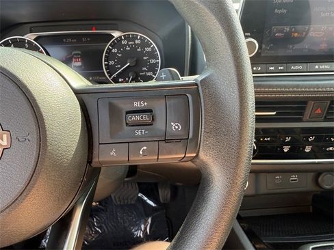 Used 2023 Nissan Rogue S image 15