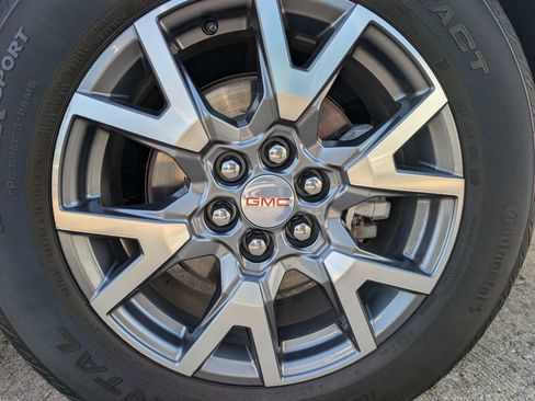 Used 2023 GMC Acadia SLT w/ Technology Package AWD/4WD image 7