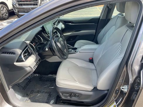Used 2022 Toyota Camry SE FWD image 9