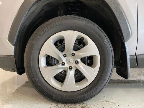 Used 2023 Toyota RAV4 LE AWD/4WD image 5