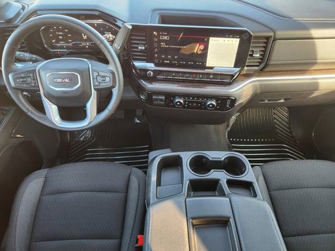 Used 2024 GMC Sierra 1500 SLE image 25