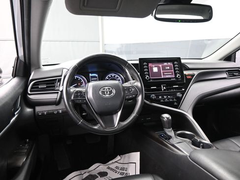Used 2021 Toyota Camry SE image 18