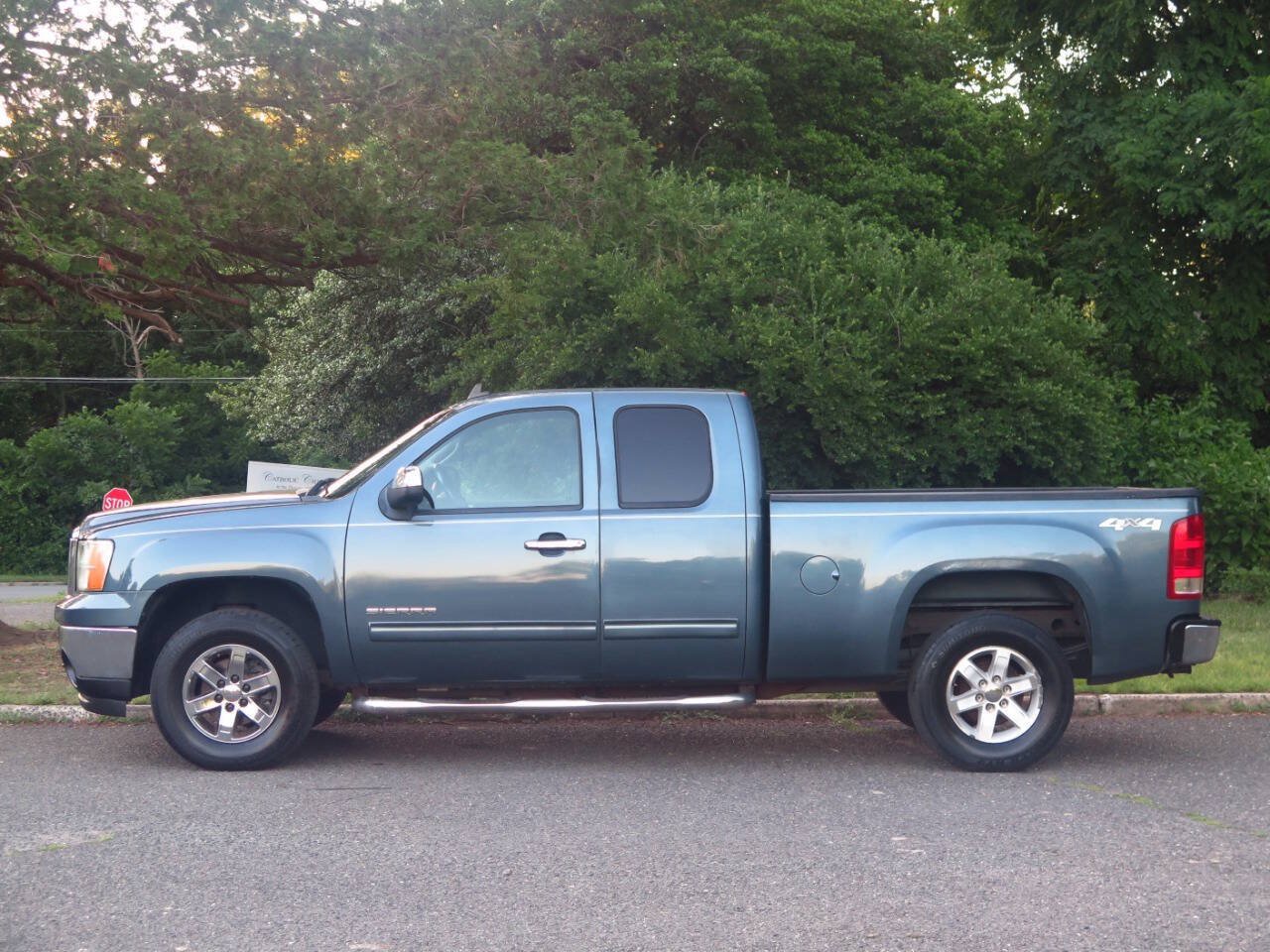 Used 2009 GMC Sierra 1500 SLE w/ Power Pack Plus AWD/4WD image 2