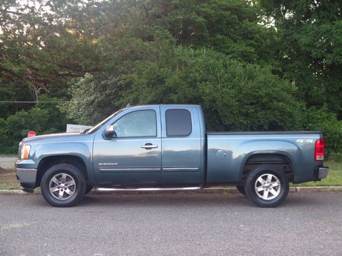 Used 2009 GMC Sierra 1500 SLE w/ Power Pack Plus AWD/4WD image 2