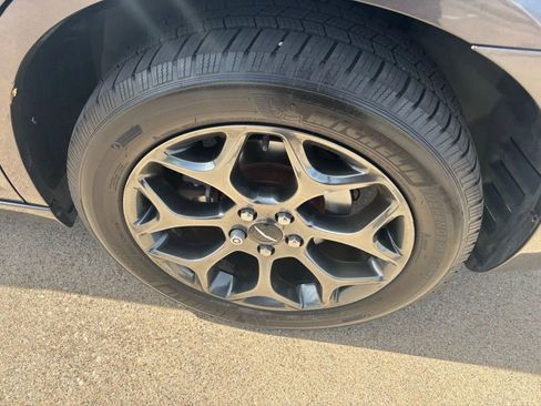 Used 2018 Chrysler 300 S AWD/4WD image 9
