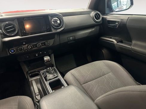 Used 2019 Toyota Tacoma TRD Sport image 11