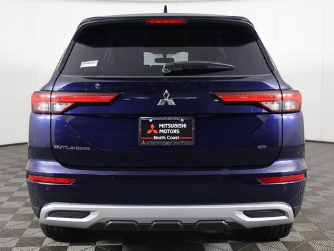 Used 2024 Mitsubishi Outlander SE image 13