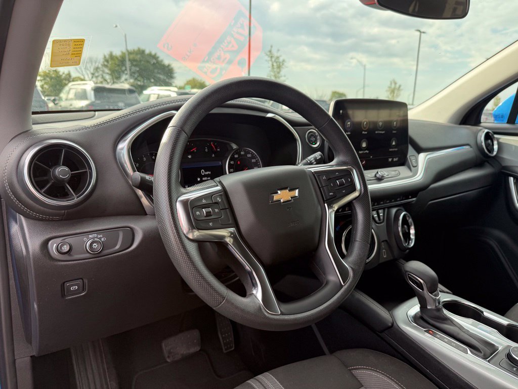 Used 2025 Chevrolet Blazer LT AWD/4WD image 11