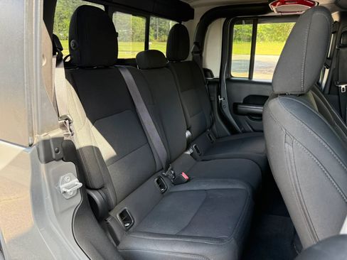 Used 2021 Jeep Gladiator Sport AWD/4WD image 28