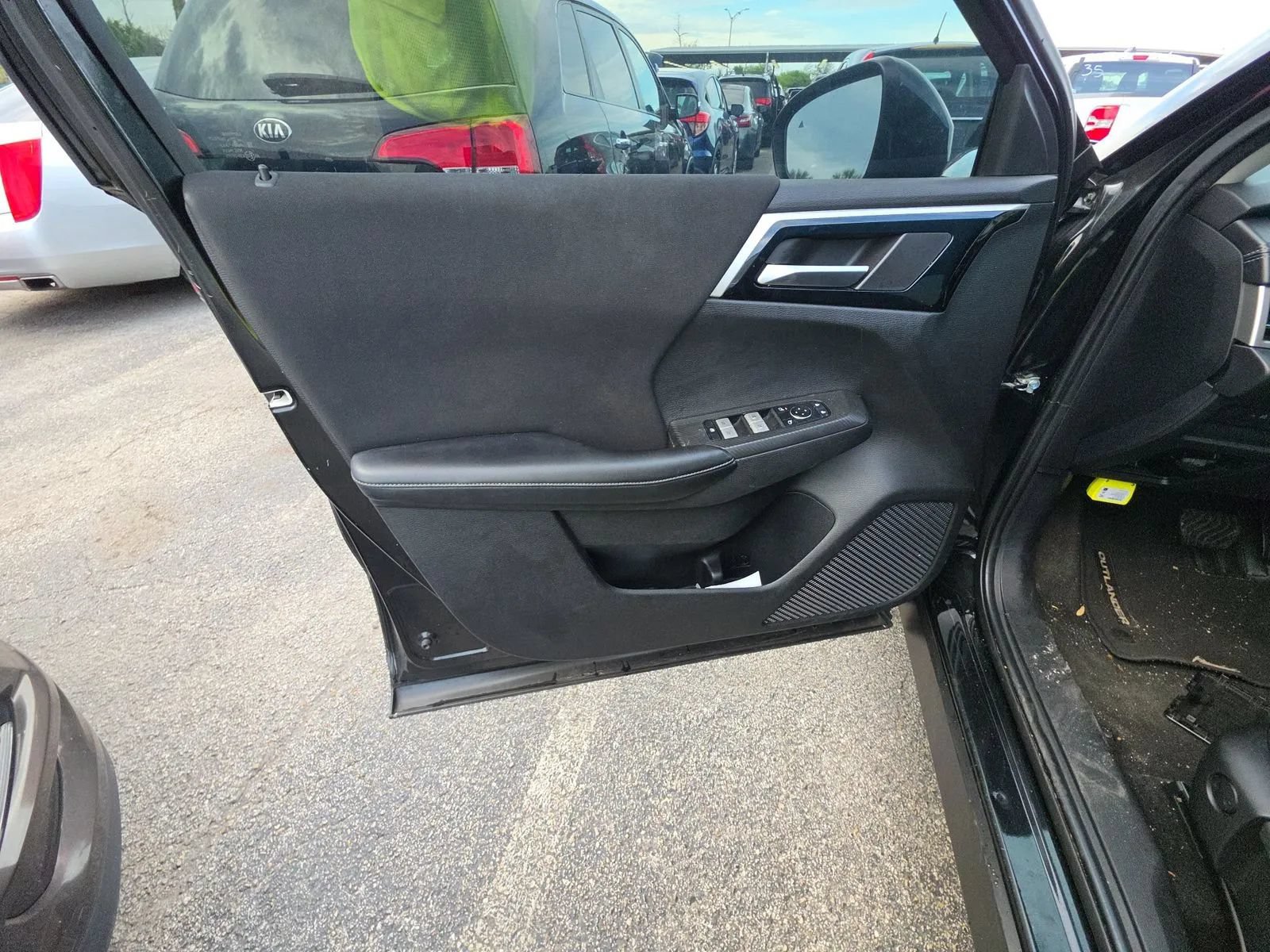 Used 2022 Mitsubishi Outlander ES FWD image 9