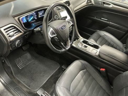 Used 2018 Ford Fusion SE w/ Fusion SE Technology Package image 14