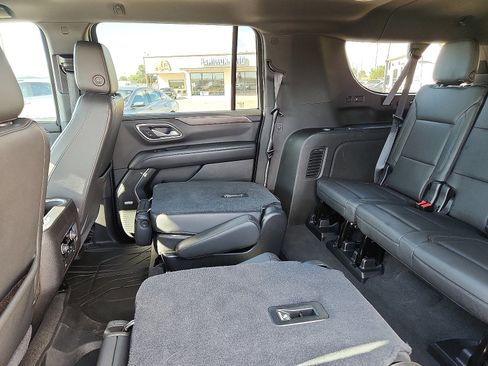 Used 2021 Chevrolet Suburban Z71 w/ Luxury Package image 9