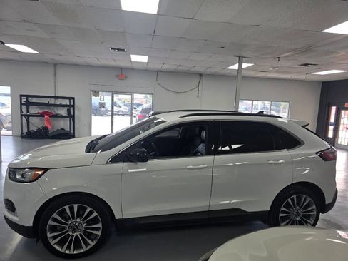 Used 2022 Ford Edge SEL w/ Sport Appearance Package AWD/4WD image 3