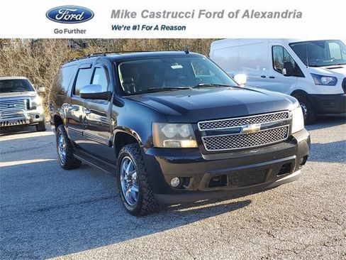 Used 2007 Chevrolet Suburban LTZ w/ LTZ Preferred Equipment Group image 1