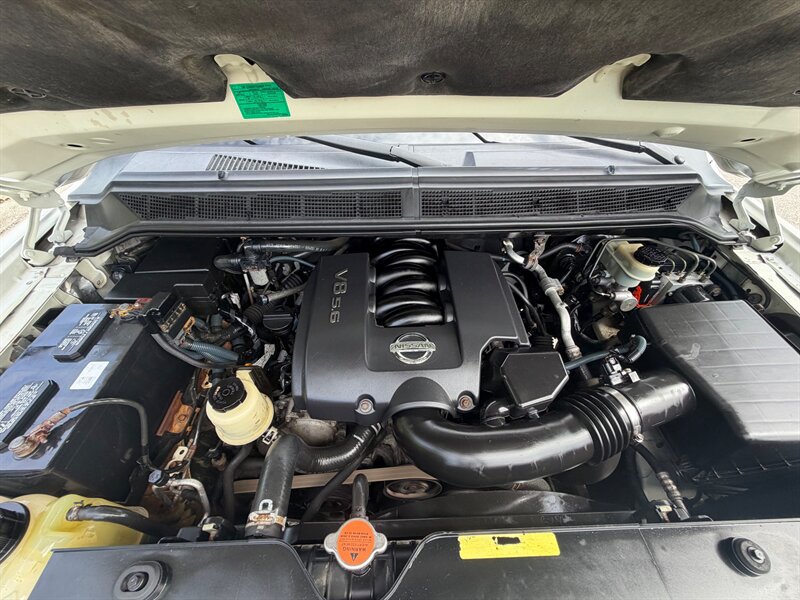 Used 2004 Nissan Armada LE w/ (DVD) Technology Pkg (LE) AWD/4WD image 32
