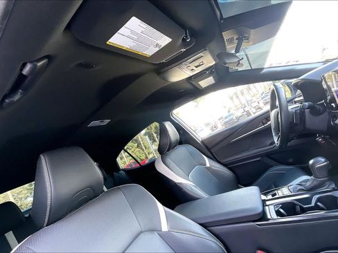 Used 2025 Toyota Camry SE image 13