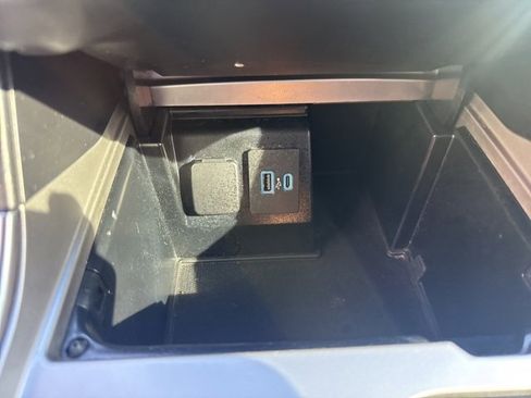 Used 2020 Ford Explorer XLT w/ Equipment Group 202A image 28