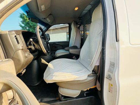 Used 2015 GMC Savana 2500 image 10