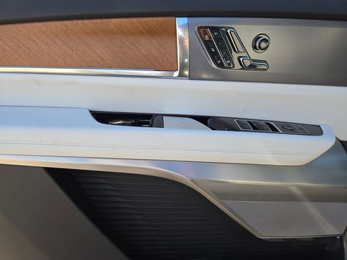 New 2026 Cadillac Vistiq Luxury w/ LPO, Floor Liner Package image 15