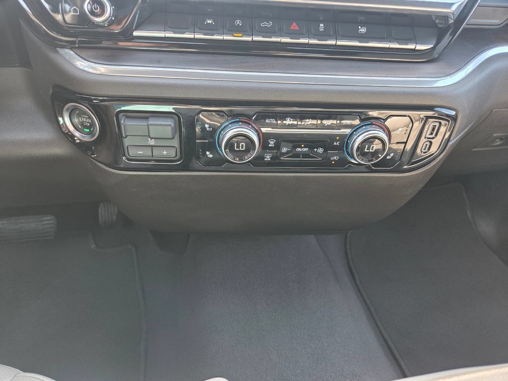 Used 2025 GMC Sierra 1500 SLT AWD/4WD image 17