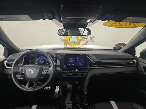 Used 2025 Toyota Camry SE image 14