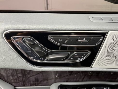 Used 2019 Lincoln Navigator Reserve image 14