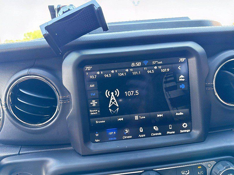 Used 2023 Jeep Gladiator Overland AWD/4WD image 13