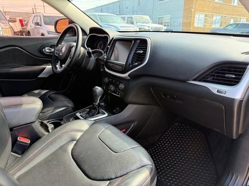 Used 2018 Jeep Cherokee Trailhawk w/ Quick Order Package 23L AWD/4WD image 36