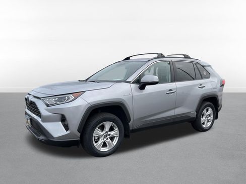 Used 2021 Toyota RAV4 XLE w/ Convenience Package image 2