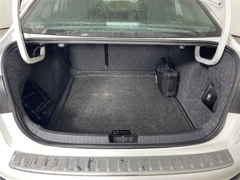 Used 2024 Volkswagen Jetta SE image 19