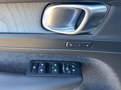 Certified 2025 Volvo XC40 B5 Plus image 26