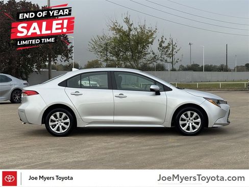 Used 2025 Toyota Corolla LE image 4
