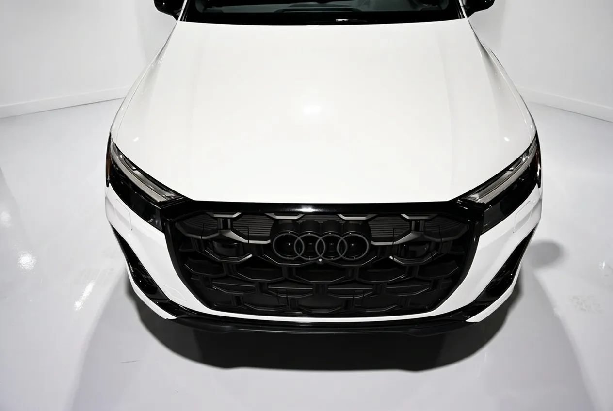 Used 2025 Audi SQ7 Premium Plus AWD/4WD image 9