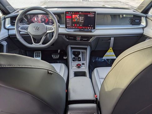 New 2026 Volkswagen Tiguan SE R-Line image 9