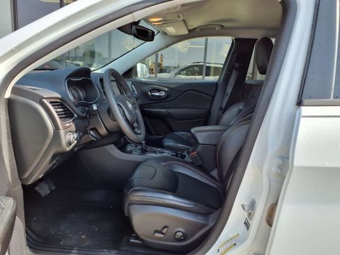 Used 2022 Jeep Cherokee Trailhawk w/ Comfort/Convenience Group image 13