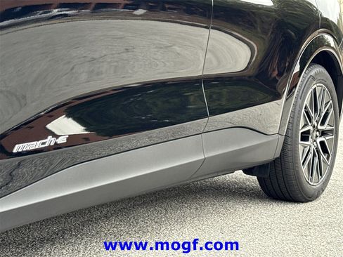 Certified 2025 Ford Mustang Mach-E Premium image 38