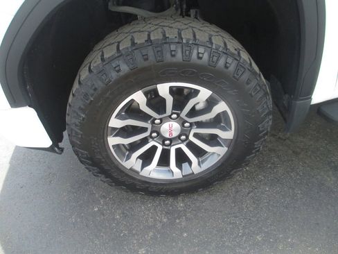 Used 2021 GMC Sierra 1500 AT4 w/ AT4 Premium Package AWD/4WD image 16