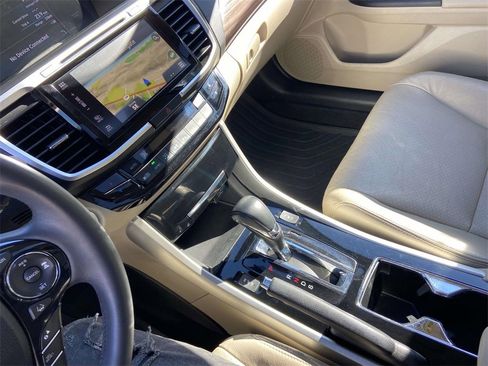 Used 2016 Honda Accord Touring image 27